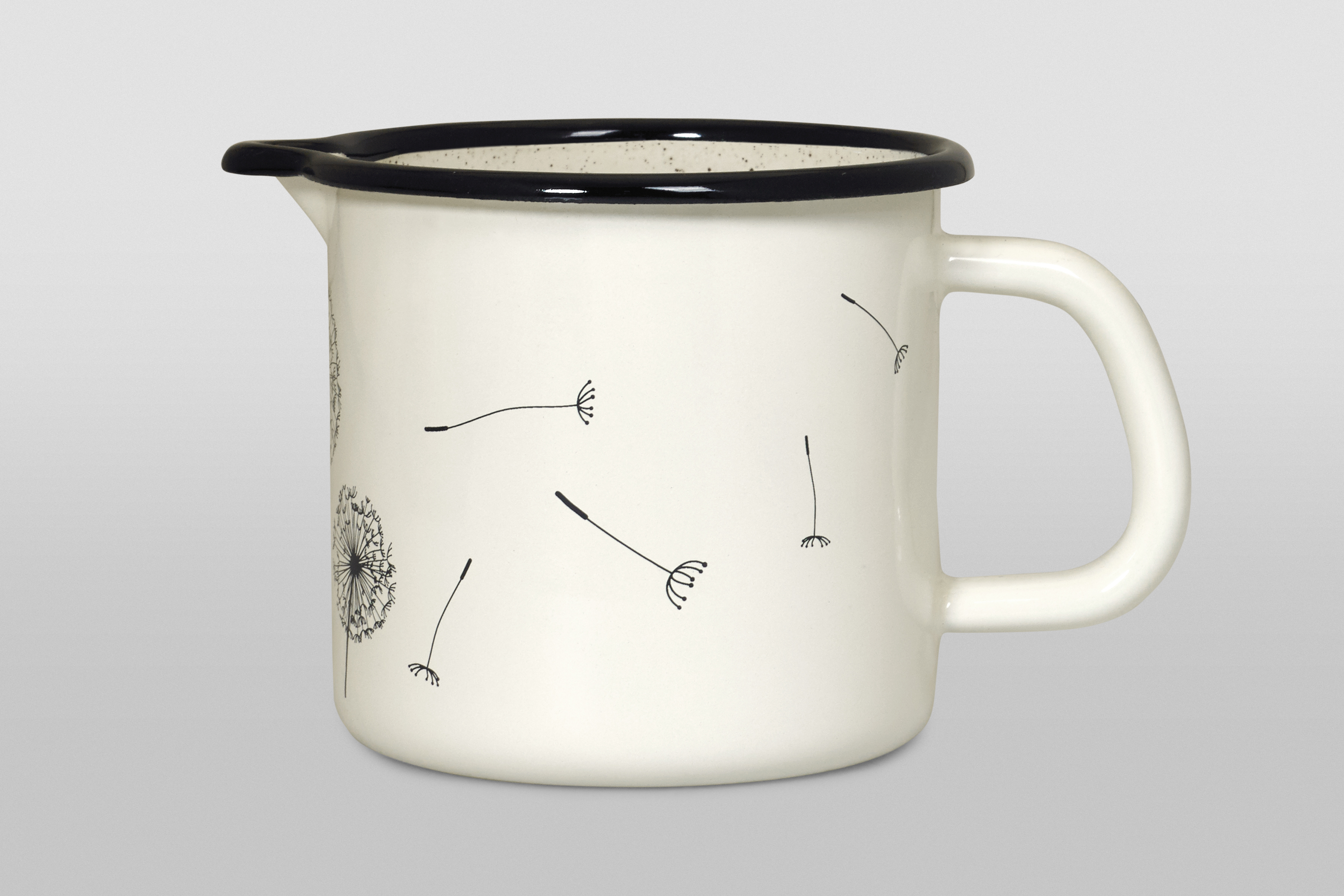 Кружка эмалированная с носиком, 0.8 л