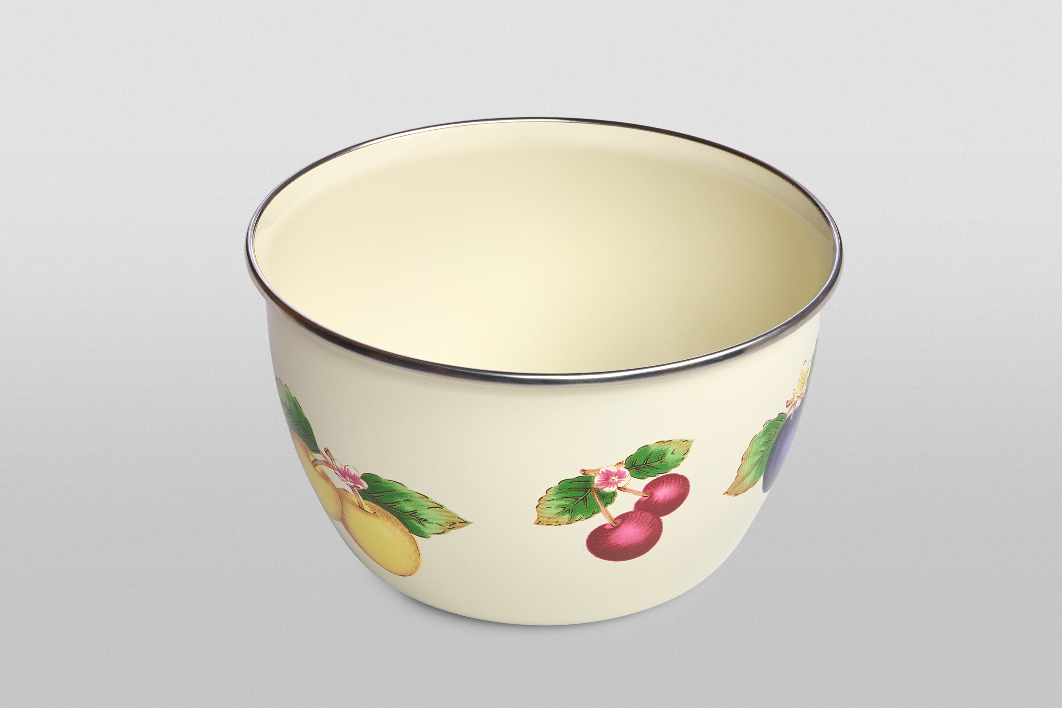 Миска эмалированная без ручек с пластиковой крышкой, 2.4 л