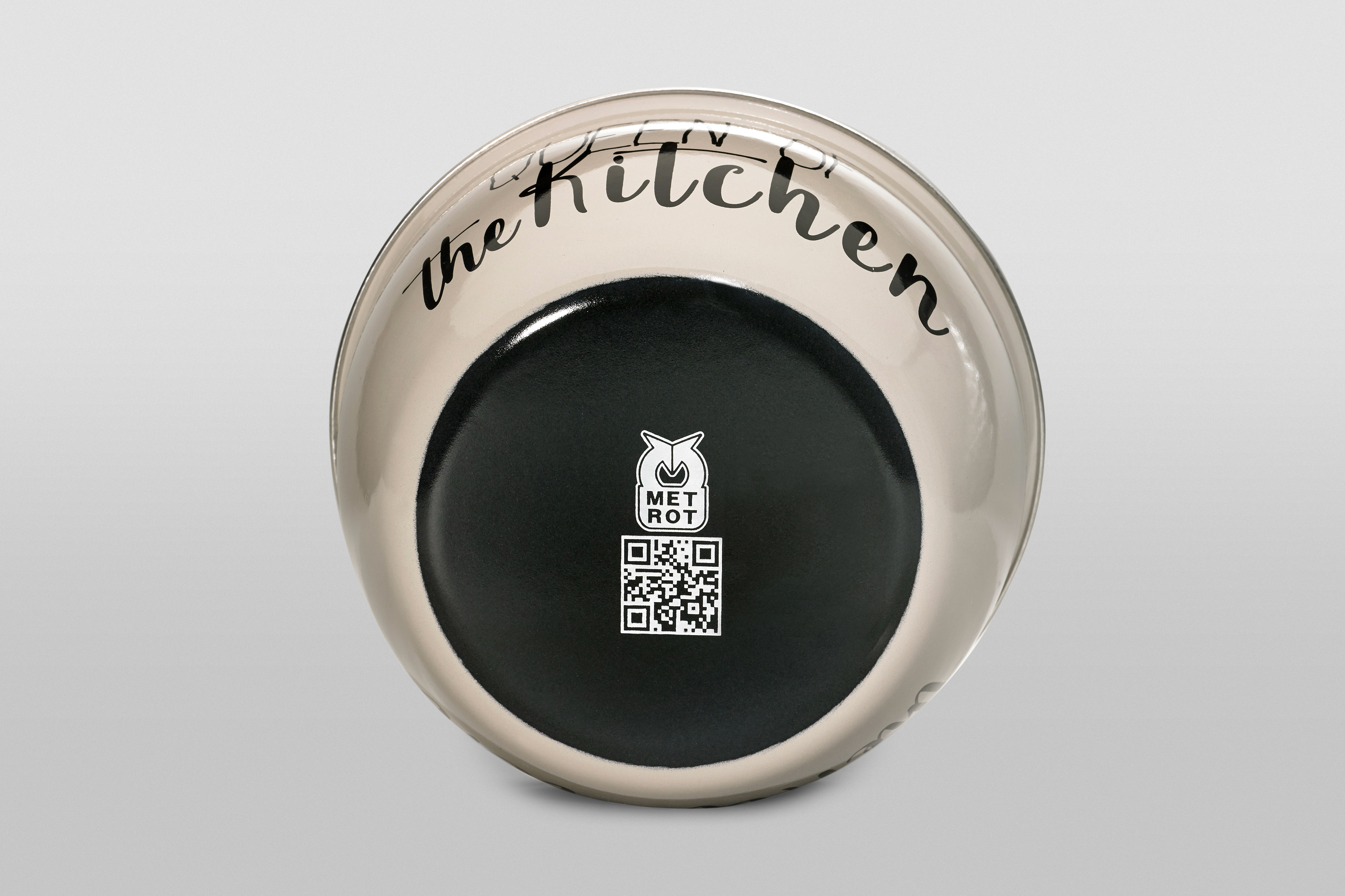 Миска эмалированная без ручек с пластиковой крышкой, 1.7 л