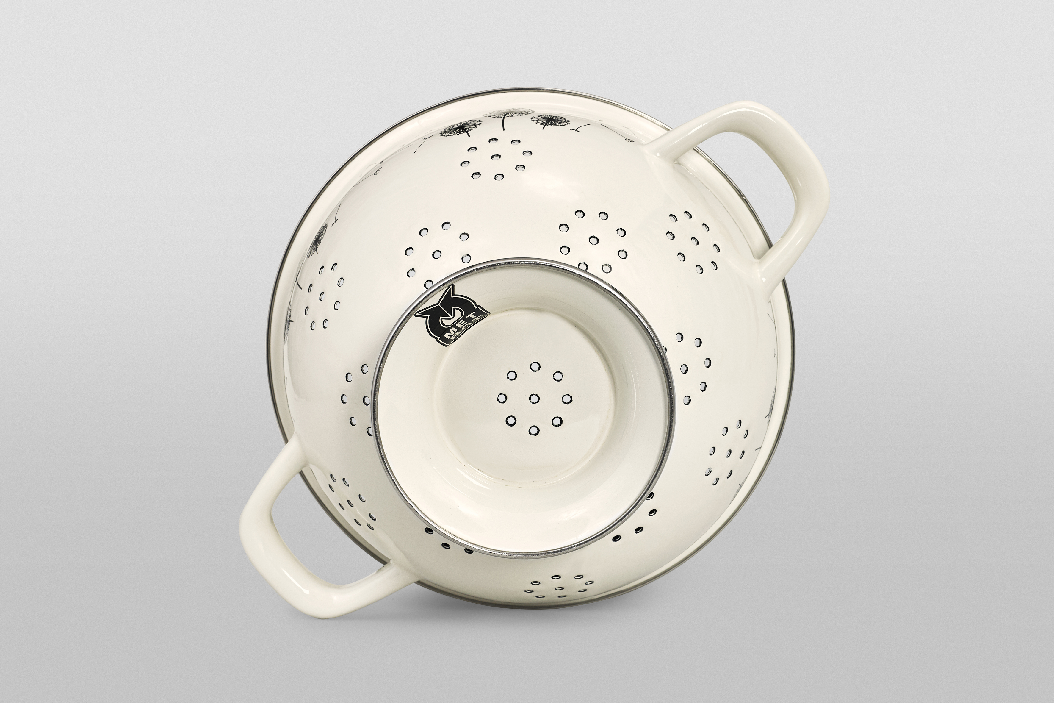 Дуршлаг эмалированный, диаметр 20 см, 2.5 л