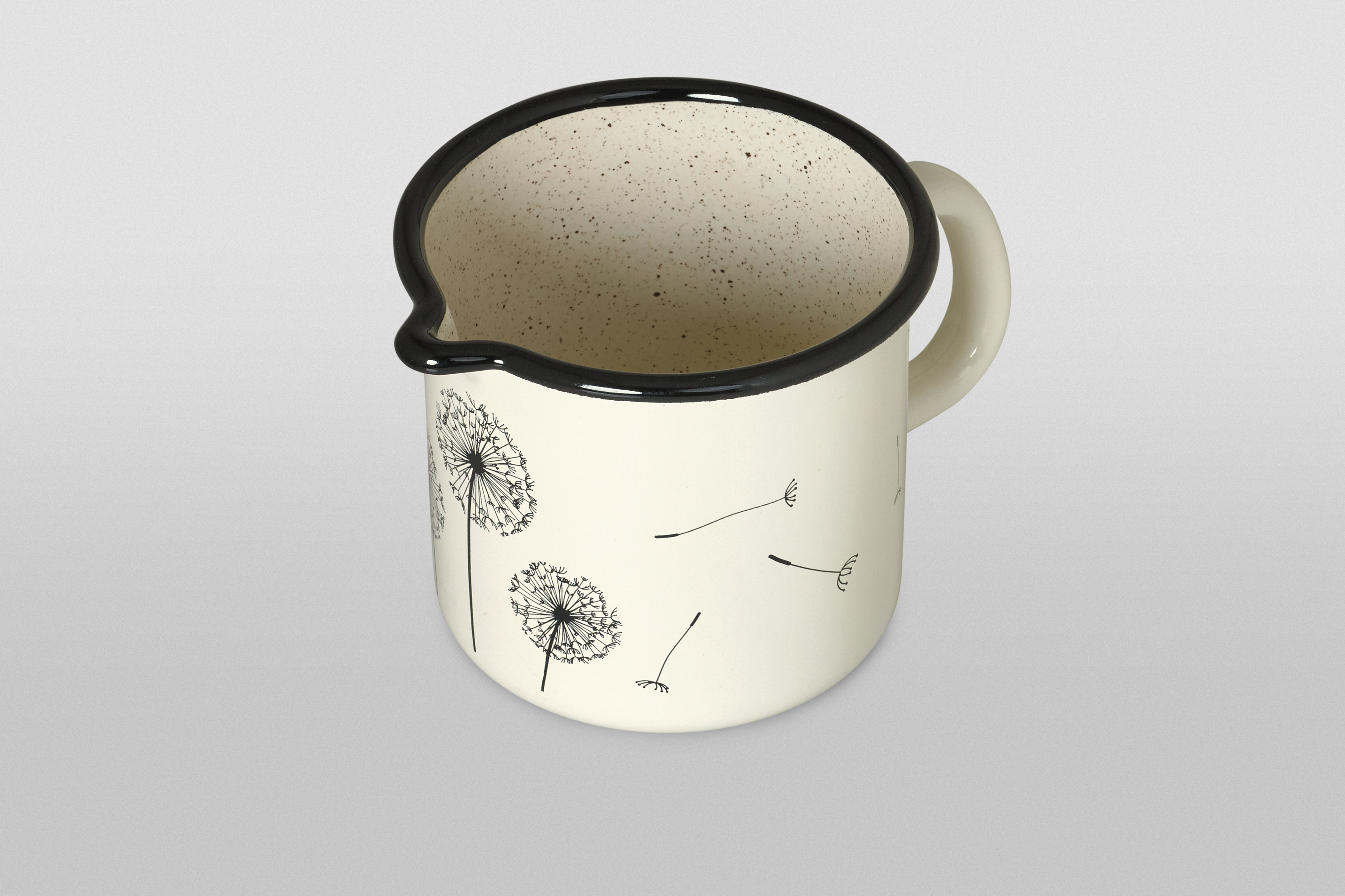 Кружка эмалированная с носиком, 0.8 л