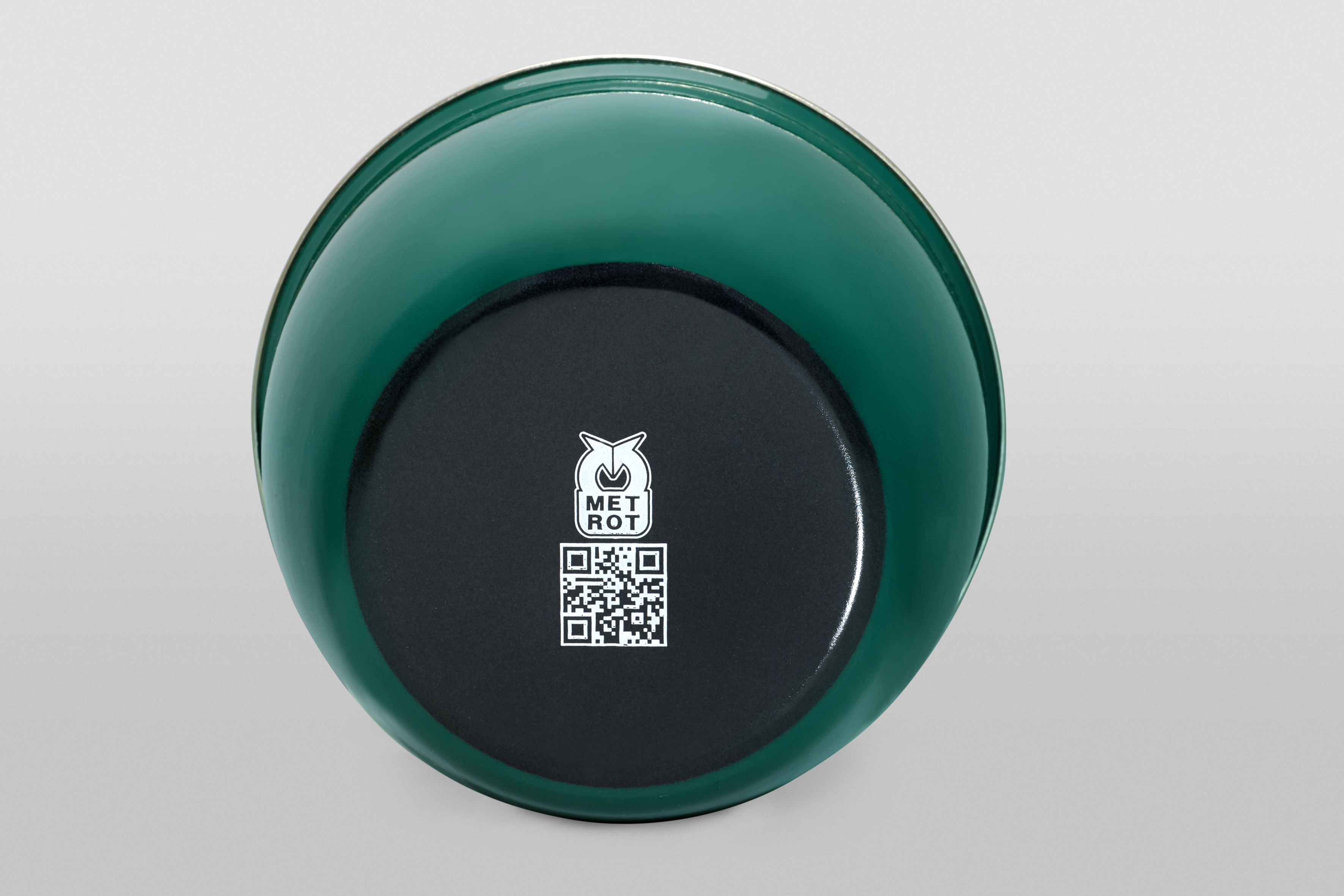 Миска эмалированная без ручек с пластиковой крышкой, 1.1 л