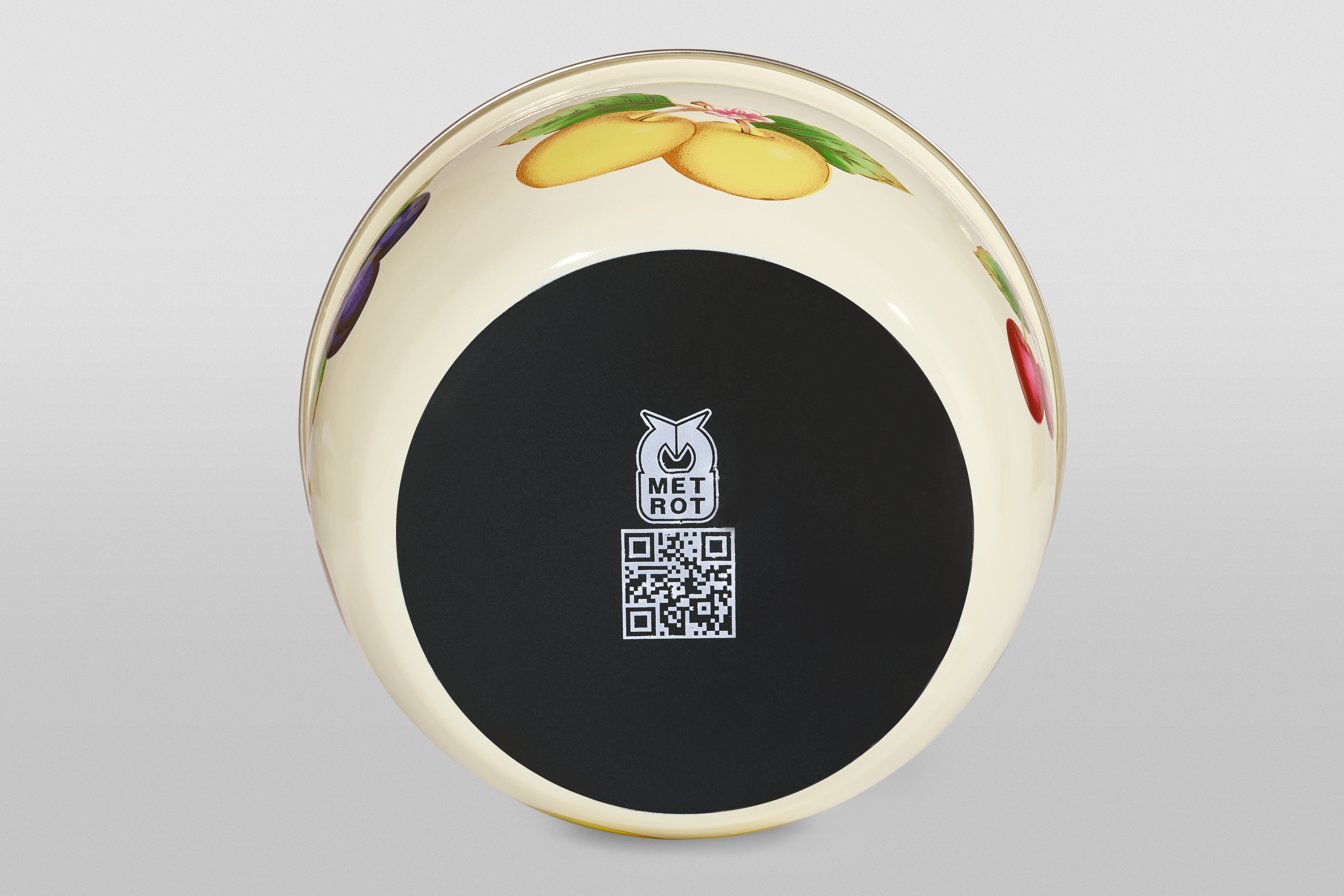 Миска эмалированная без ручек с пластиковой крышкой, 2.4 л