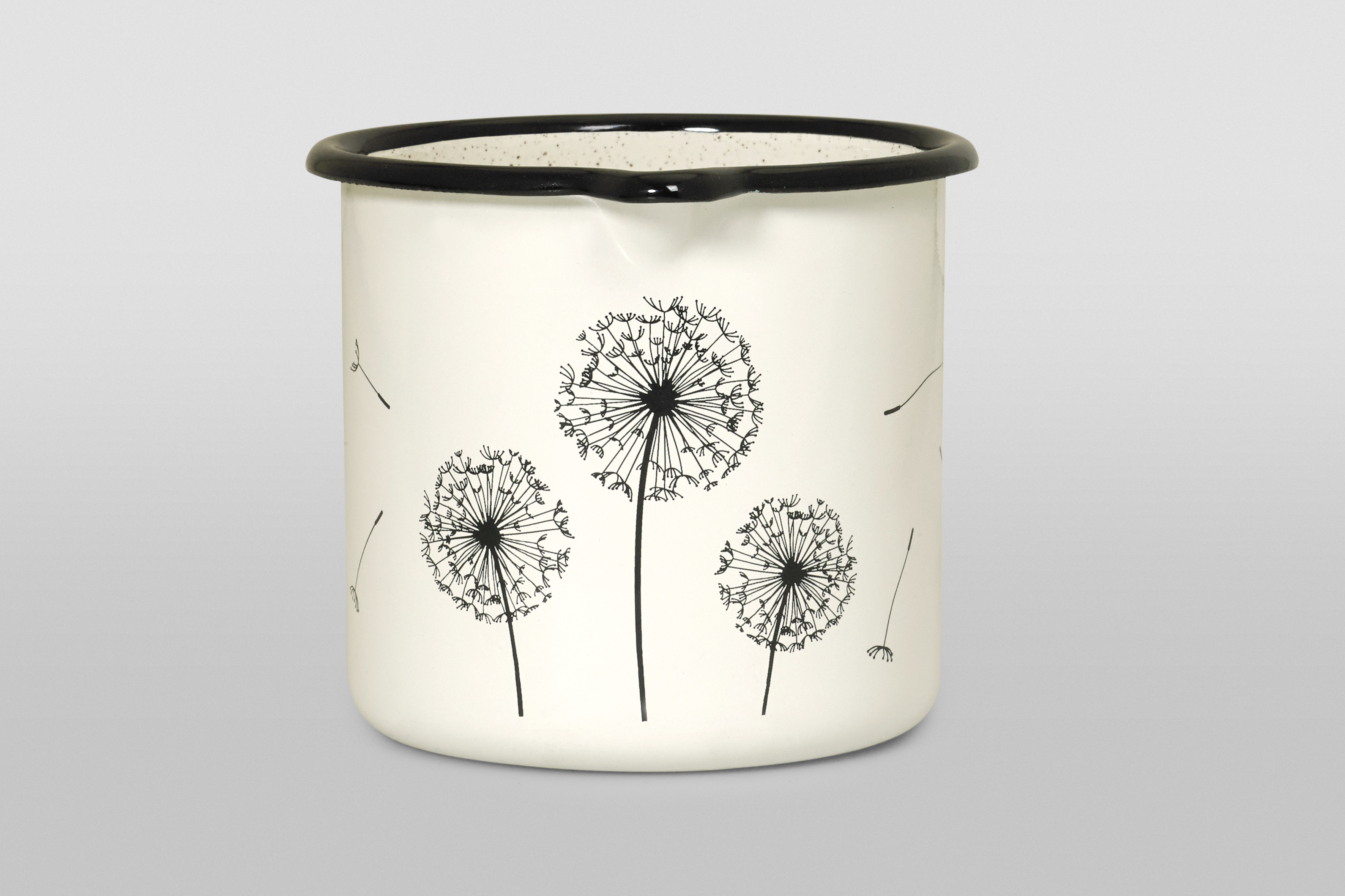 Кружка эмалированная с носиком, 0.8 л